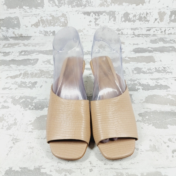 Elegant Tan Heeled Mules - Picture 3 of 12
